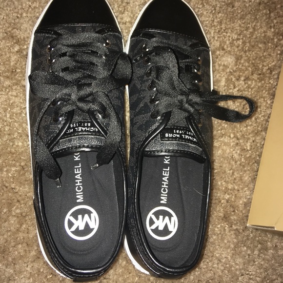 Last 1 Micheal Kors Signature PVC Sneakers - Picture 6 of 8